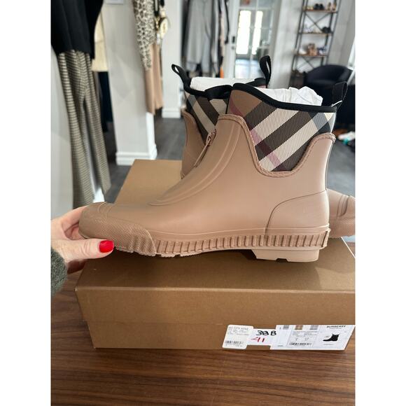 NIB Burberry Rubber Boot EU Size 41 US Size 11 - Picture 4 of 13